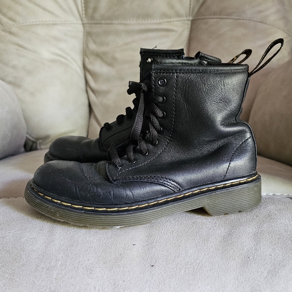 Dr MARTENS black leather boots kids size 2 - Picture 1 of 10